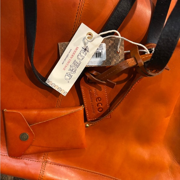 Elegant Orange Leather Tote Bag - Picture 2 of 10